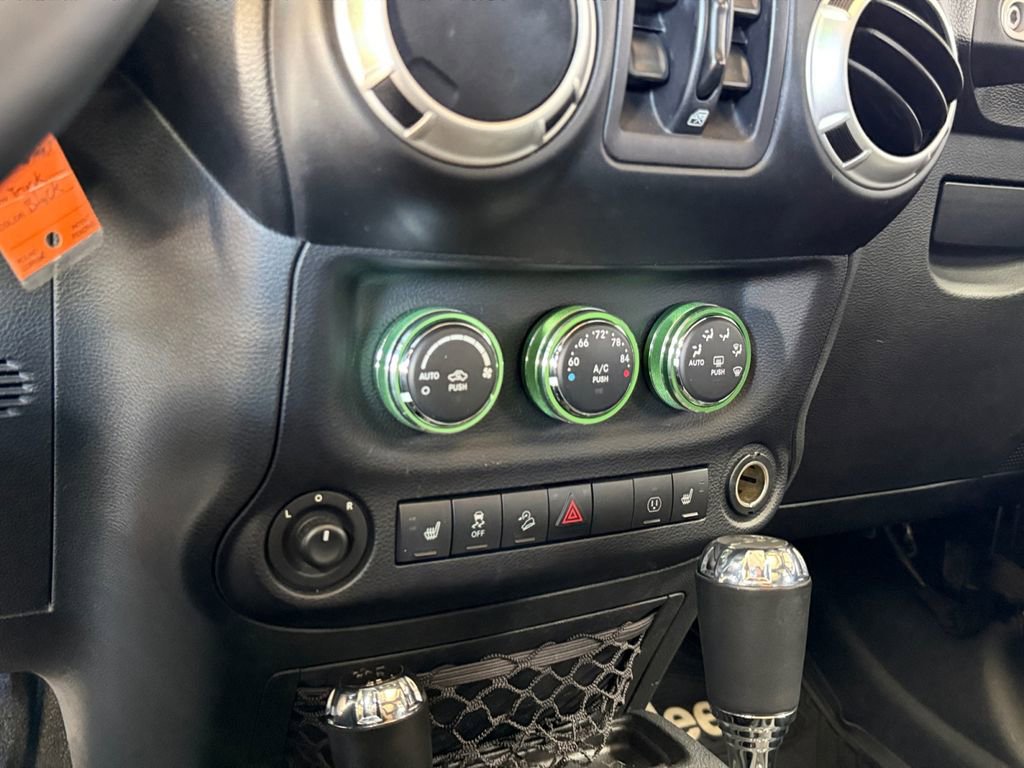 Used 2017 Jeep Wrangler Unlimited Sahara w/ Connectivity Group image 25