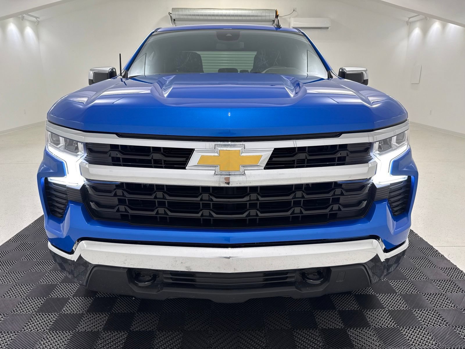 Used 2025 Chevrolet Silverado 1500 LT w/ Protection Package AWD/4WD image 2