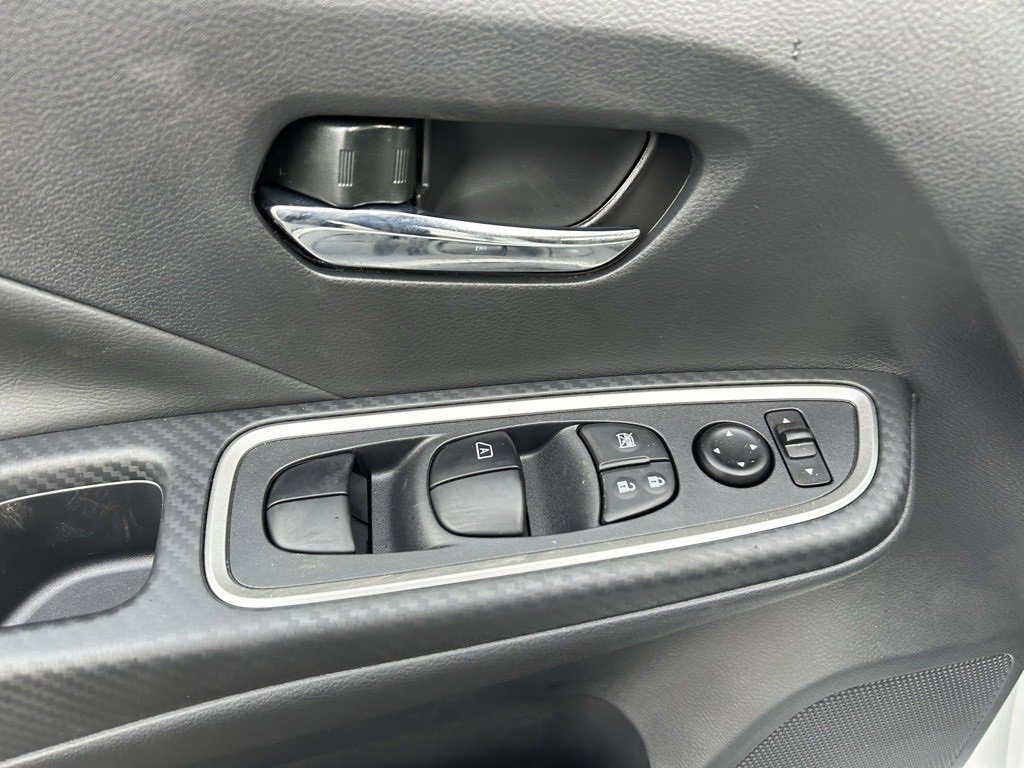 New 2025 Nissan Versa SR w/ Trunk Package image 10