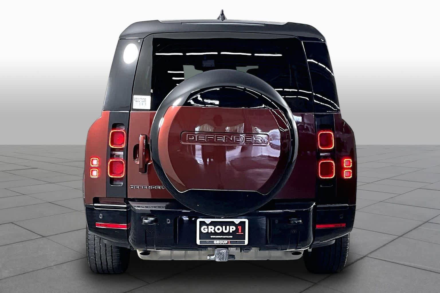 Used 2024 Land Rover Defender 130 X-Dynamic SE image 5