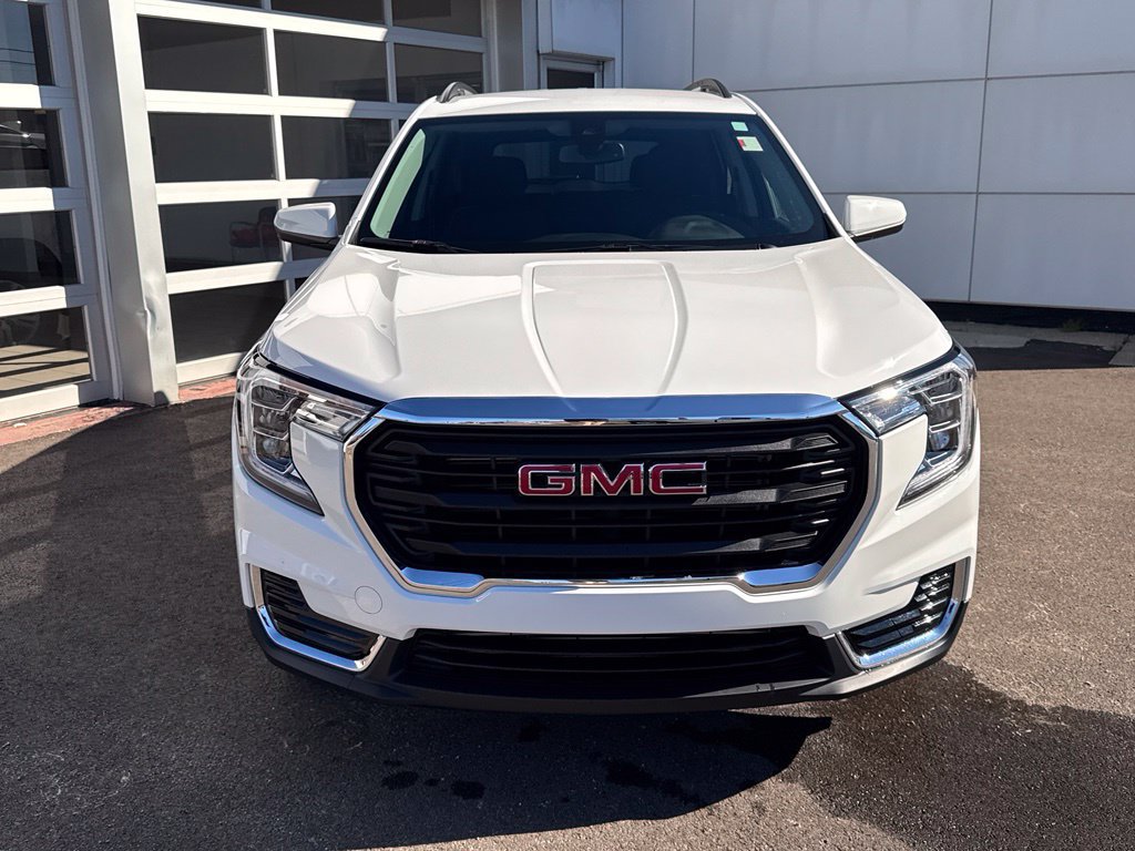 Used 2024 GMC Terrain SLE AWD/4WD image 6