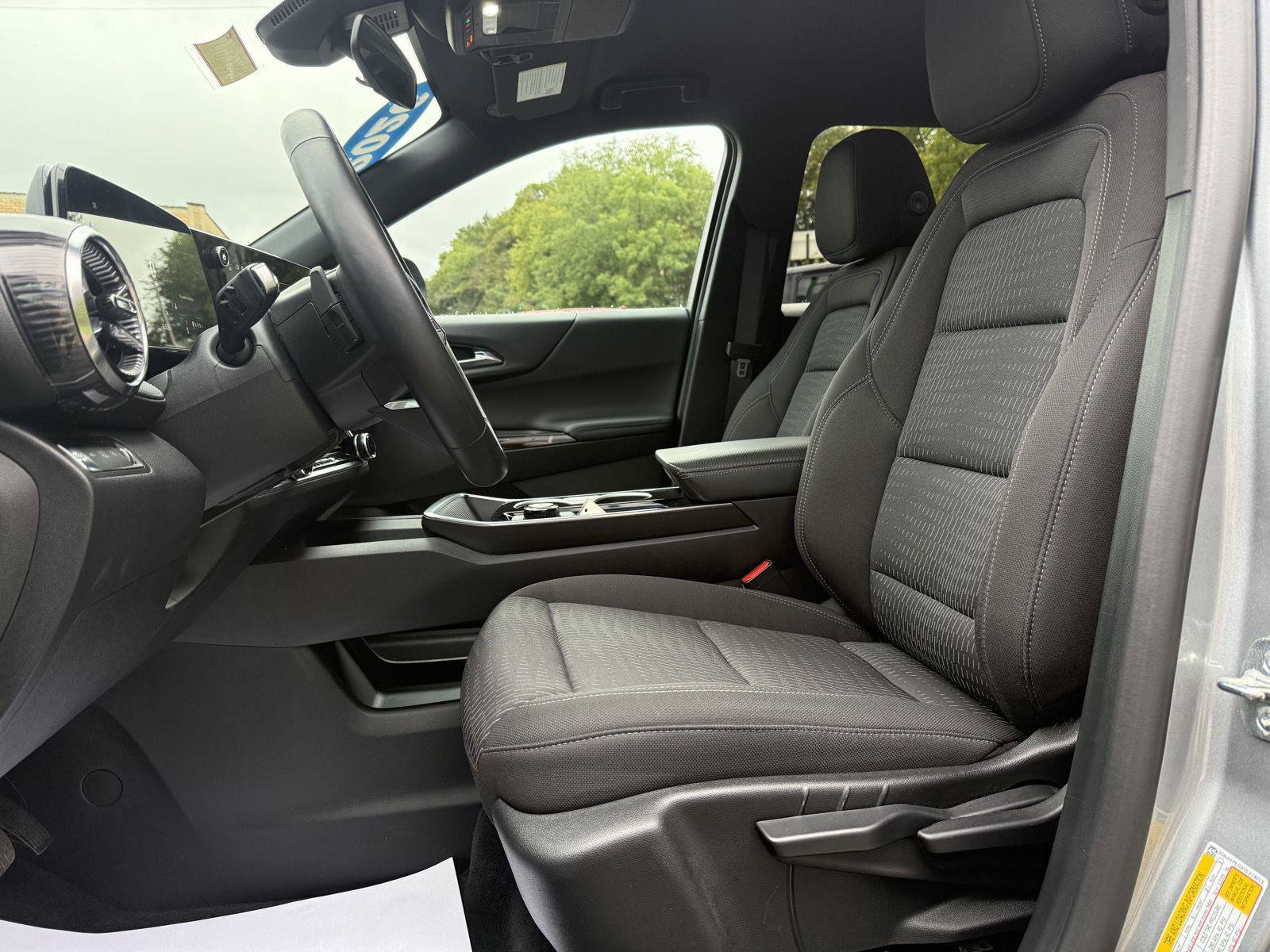 Used 2026 Chevrolet Equinox LT AWD/4WD image 9