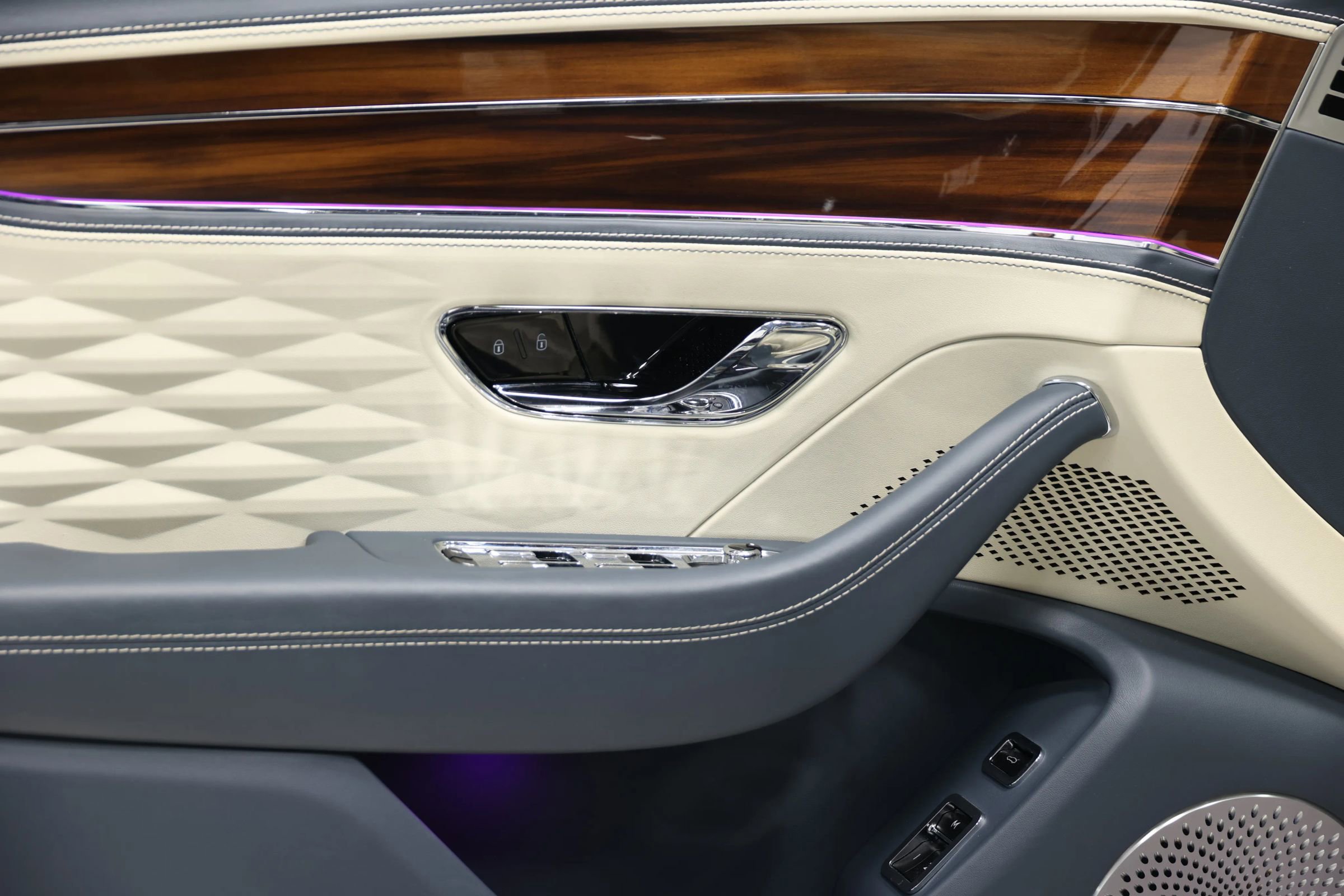 Used 2020 Bentley Flying Spur W12 w/ First Edition Specification image 12