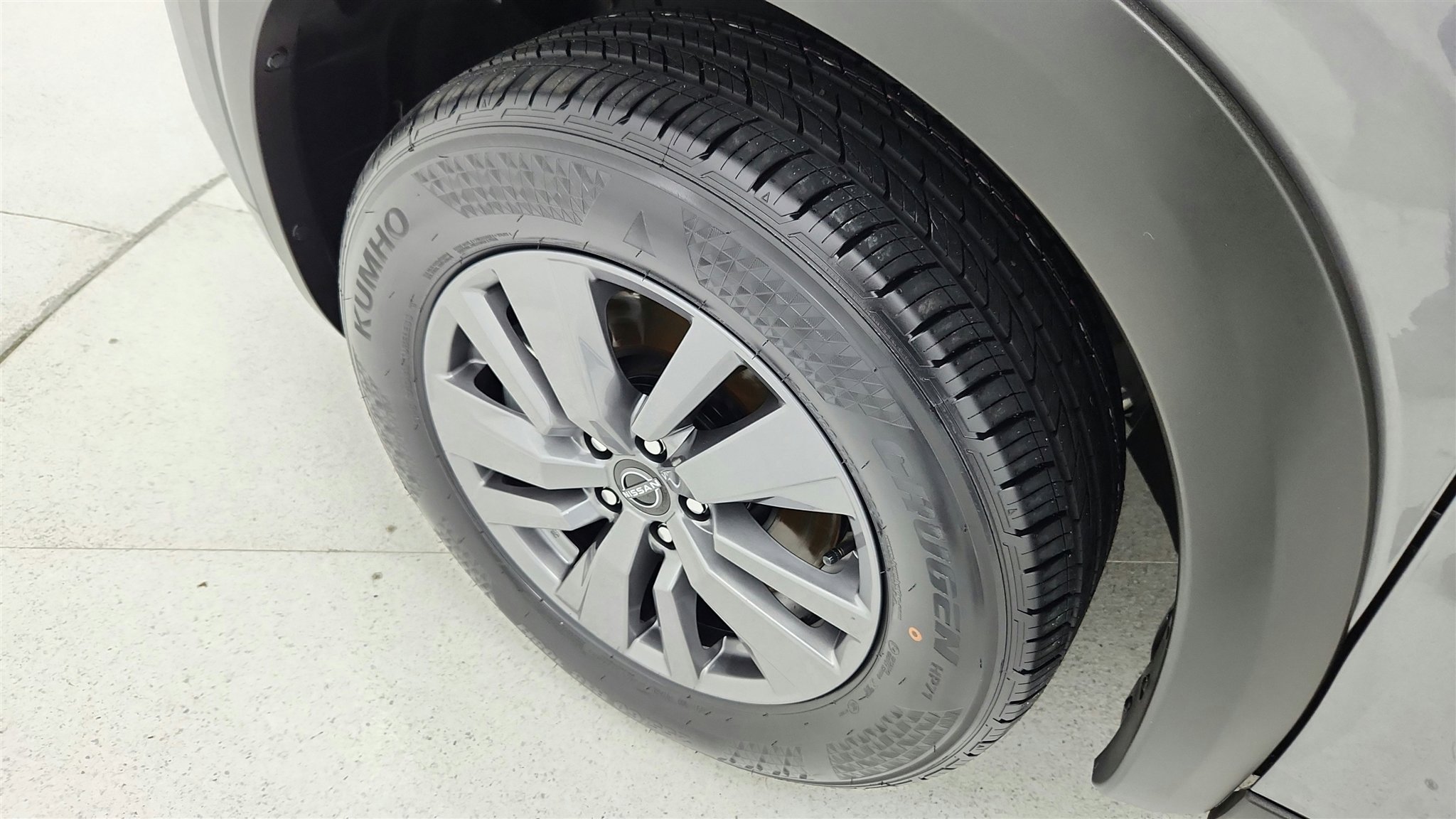 Used 2025 Nissan Pathfinder SV image 25