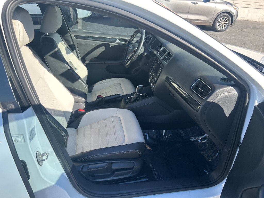 Used 2015 Volkswagen Jetta Sport FWD image 12