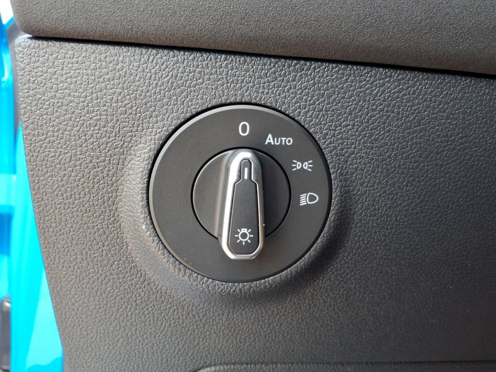 Certified 2025 Volkswagen Taos SE AWD/4WD image 26