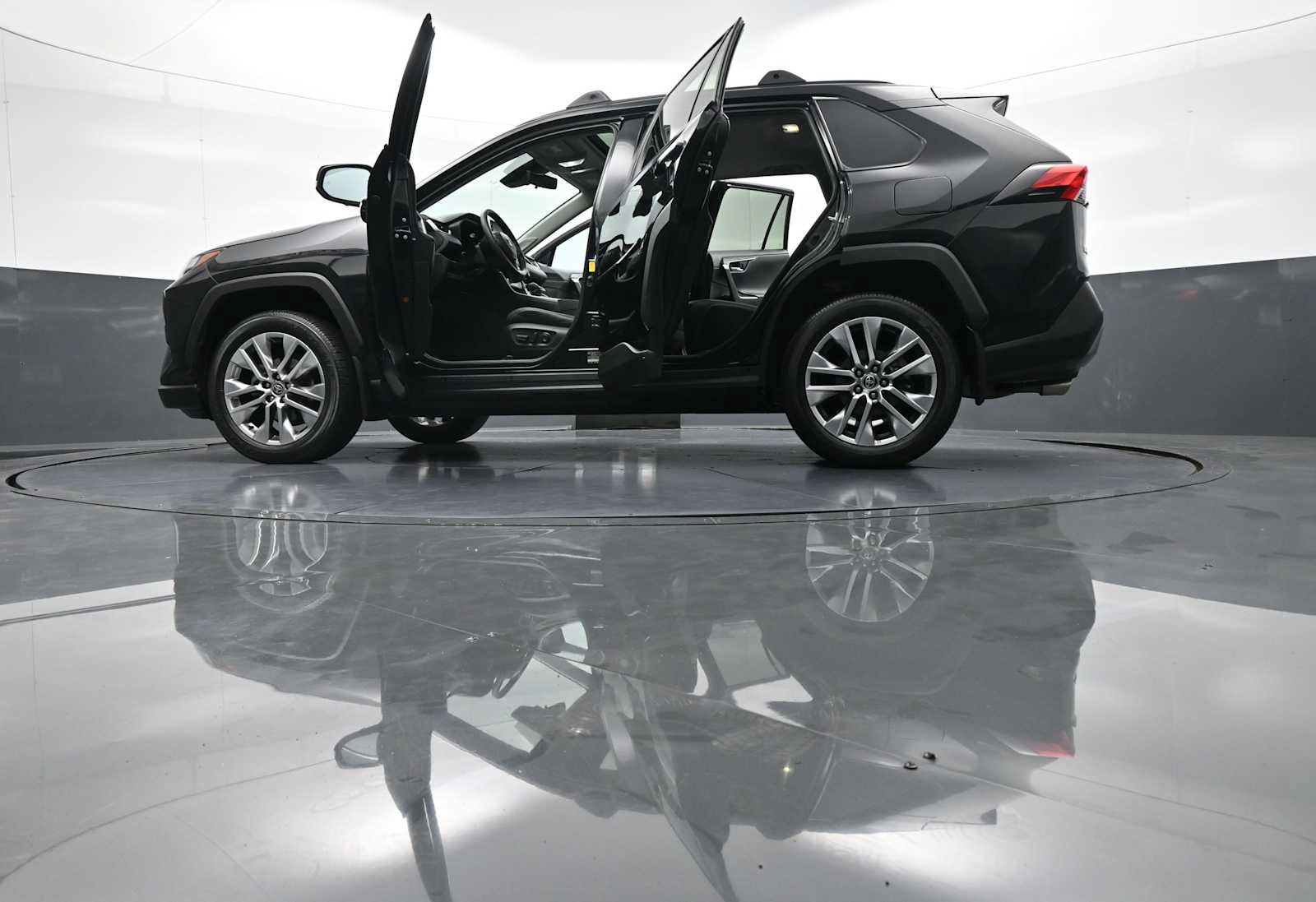 Used 2022 Toyota RAV4 Limited AWD/4WD image 48