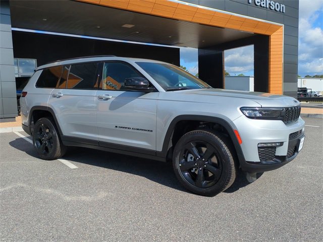 New 2025 Jeep Grand Cherokee L Limited w/ Black Appearance Package image 2