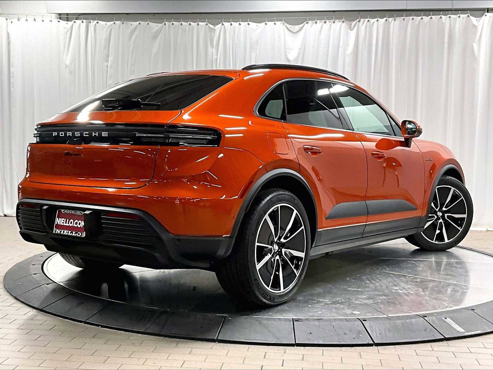 Used 2025 Porsche Macan Electric image 10