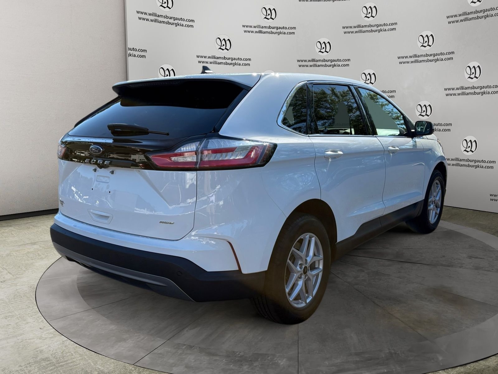 Used 2024 Ford Edge SEL AWD/4WD image 5