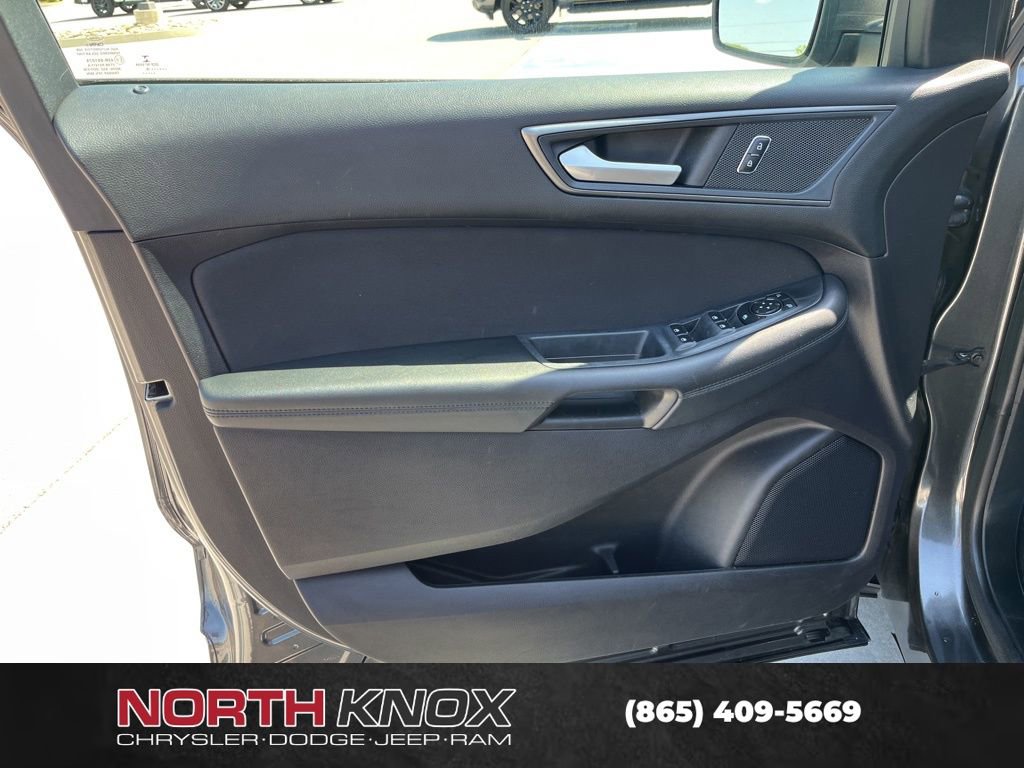 Used 2019 Ford Edge SE FWD image 5