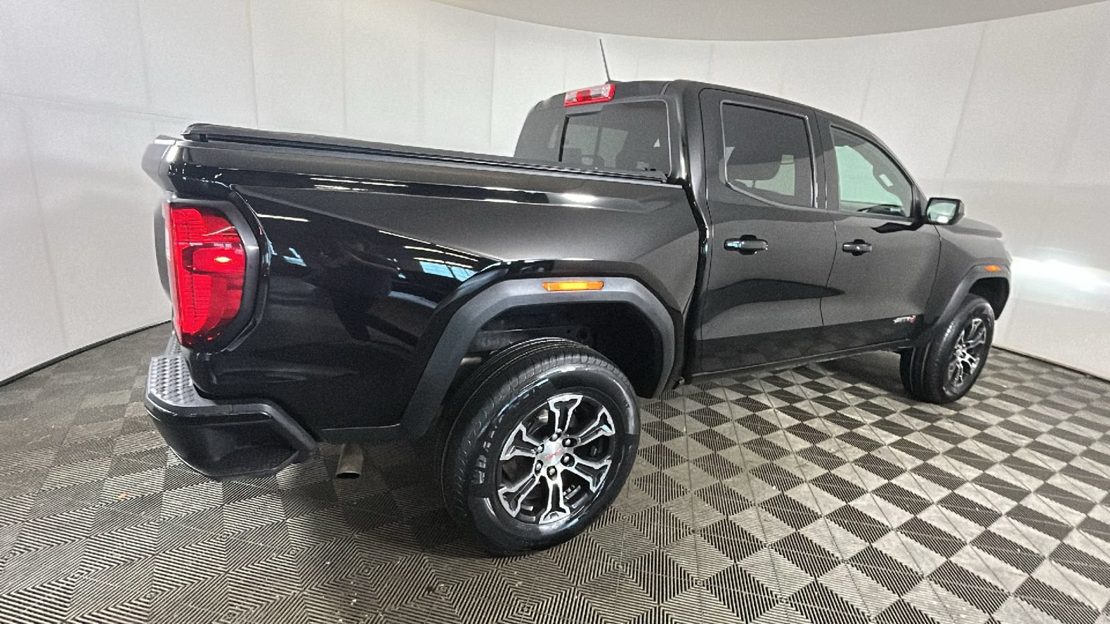 Used 2023 GMC Canyon AT4 AWD/4WD video 3