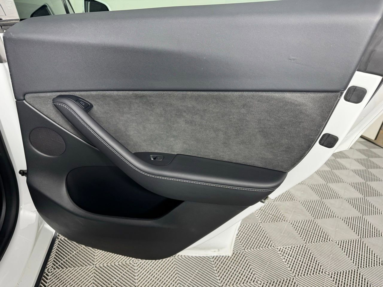 Used 2022 Tesla Model Y Long Range image 24