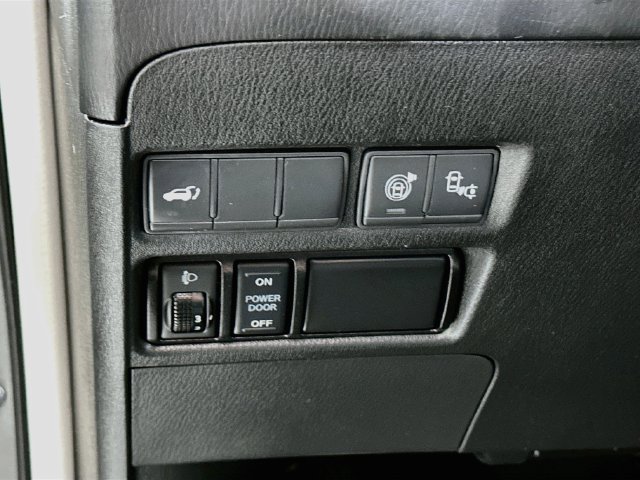 Used 2017 Nissan Armada Platinum w/ Captain Seat Package AWD/4WD image 13