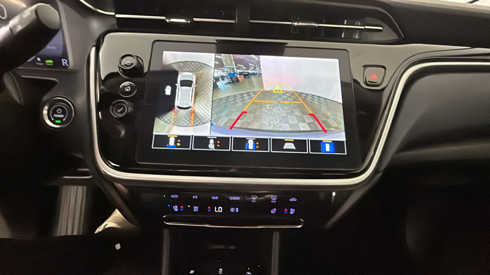 Used 2023 Chevrolet Bolt EUV Premier FWD image 27