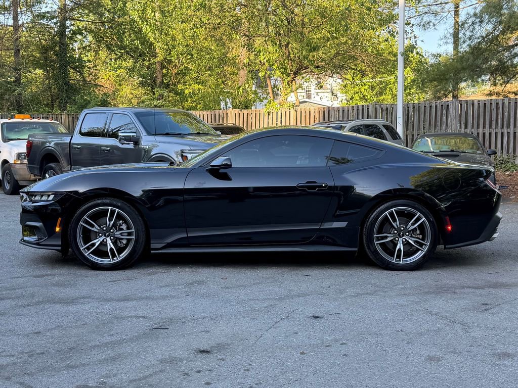 Used 2024 Ford Mustang Coupe RWD image 4