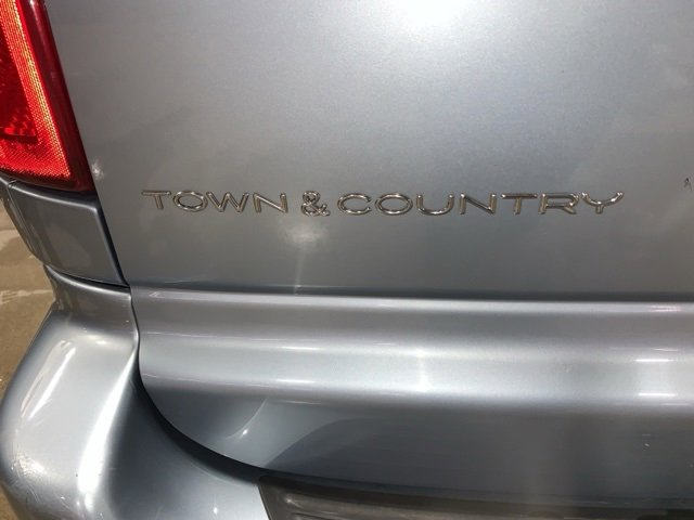 Used 2005 Chrysler Town & Country Touring image 26