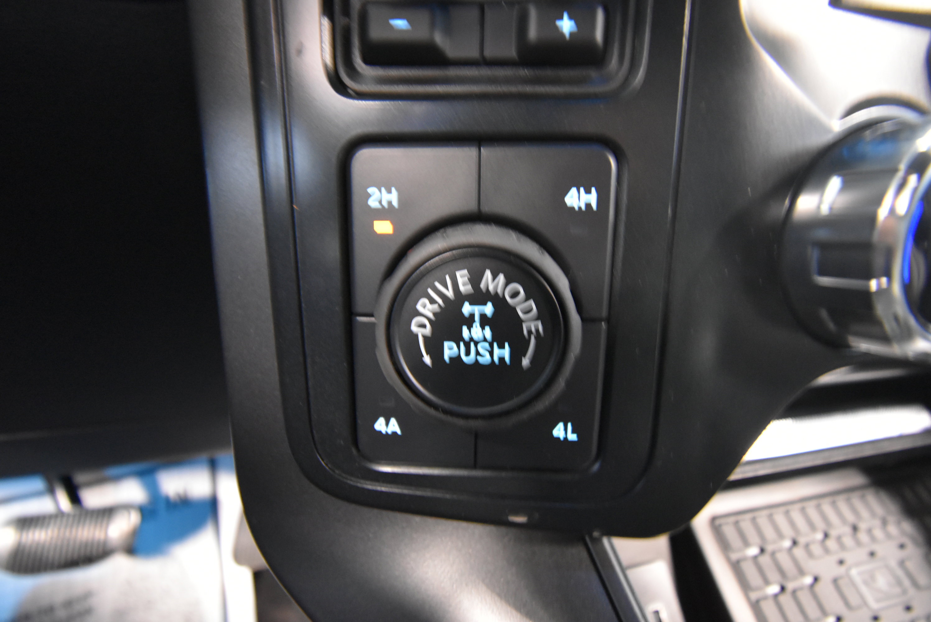 New 2025 Ford F150 Lariat w/ Equipment Group 502A High image 14