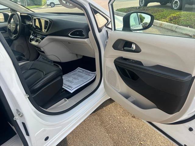 Certified 2023 Chrysler Pacifica Touring-L FWD image 10