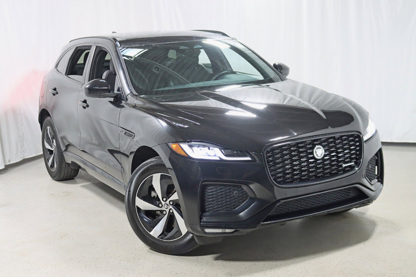 Used 2024 Jaguar F-PACE R-Dynamic S image 6