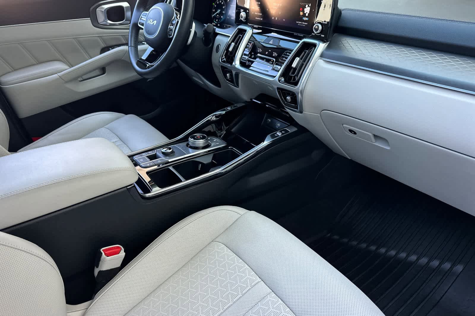 Used 2023 Kia Sorento SX Prestige w/ Panoramic Sunroof Package AWD/4WD image 16