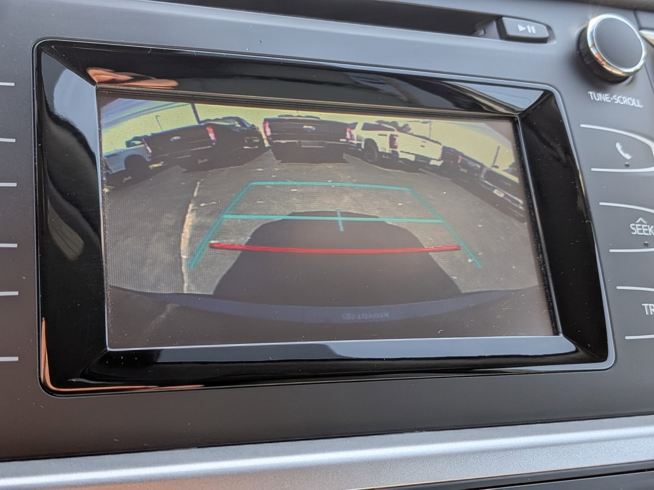 Used 2019 Toyota Highlander LE w/ Carpet Mat Package (TMS) AWD/4WD image 22