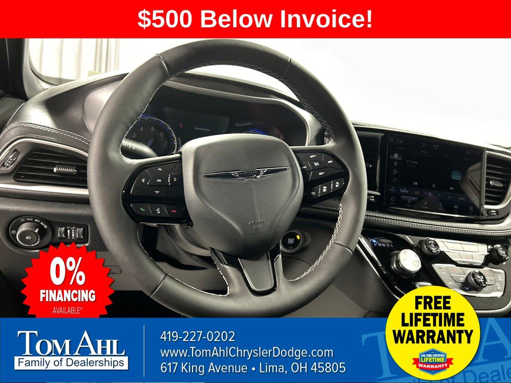 New 2026 Chrysler Pacifica Select image 13