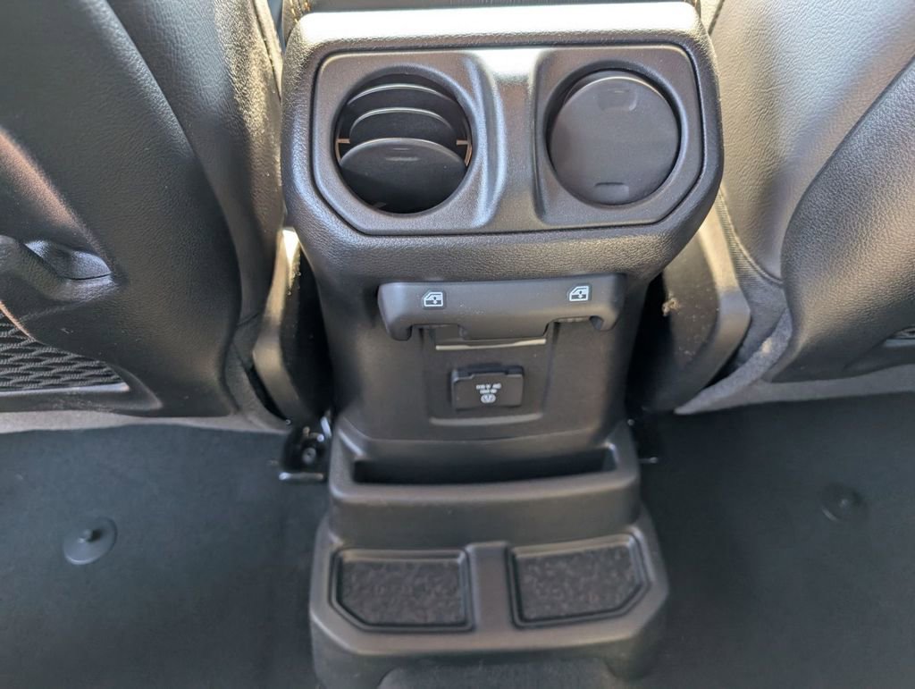 Used 2024 Jeep Wrangler Unlimited Sahara image 39
