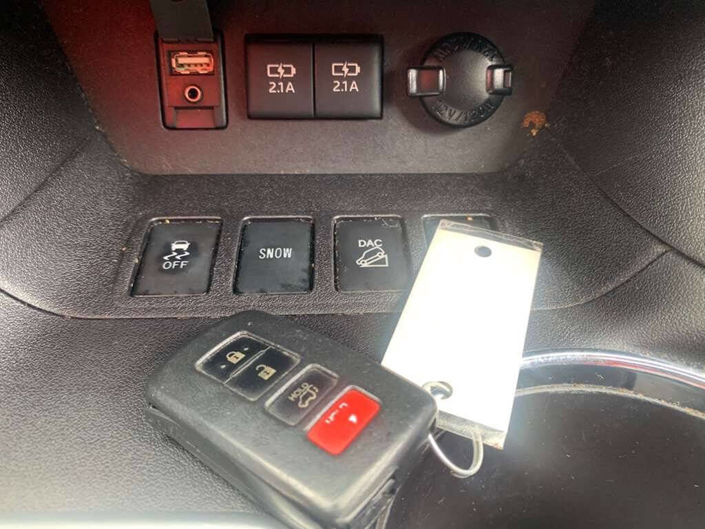 Used 2018 Toyota Highlander SE image 35