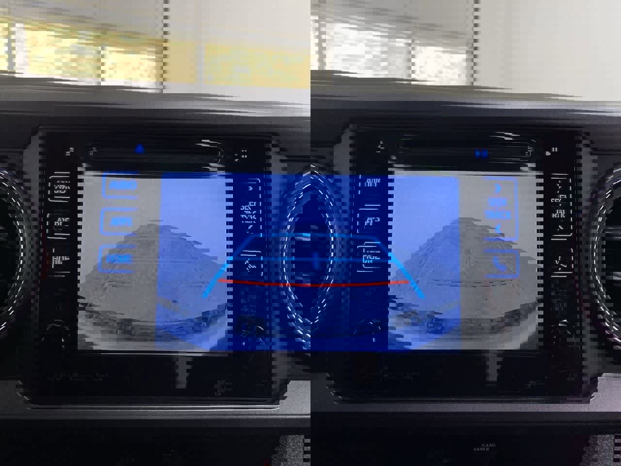 Used 2018 Toyota Tacoma TRD Sport w/ Technology Package image 25