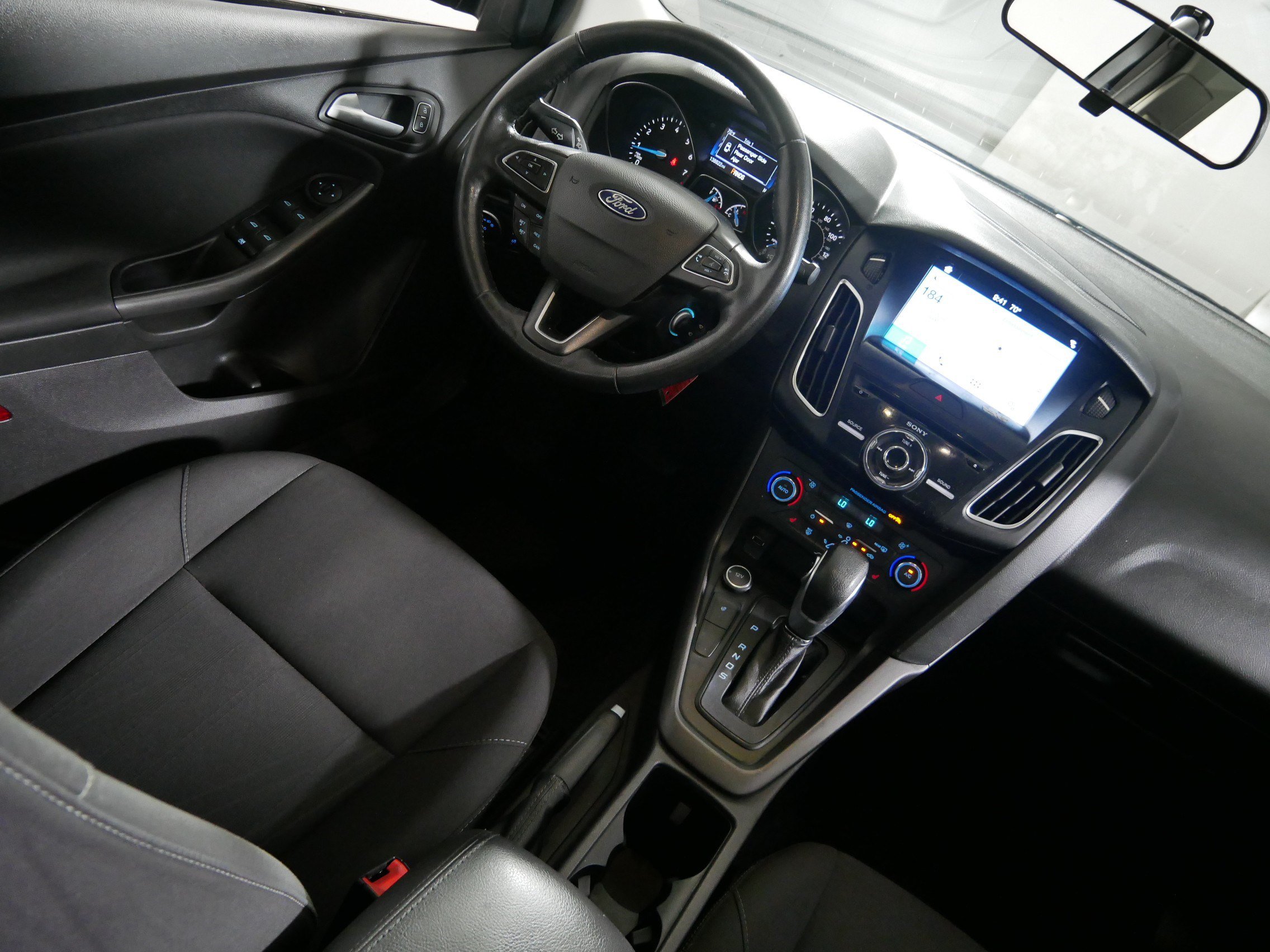 Used 2017 Ford Focus SEL w/ Cold Weather Package FWD image 9