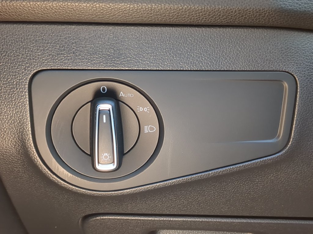 Certified 2023 Volkswagen Tiguan SE FWD image 26