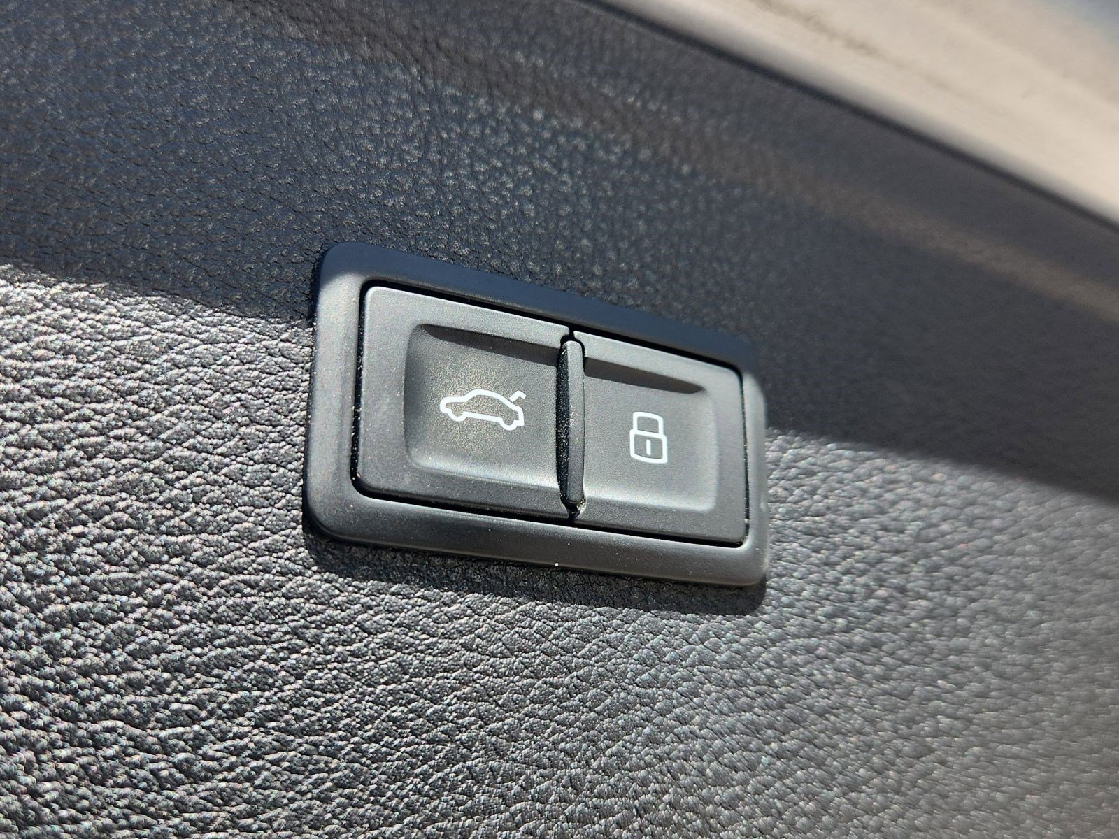 Used 2020 Audi SQ5 Premium Plus w/ Premium Plus Package image 31