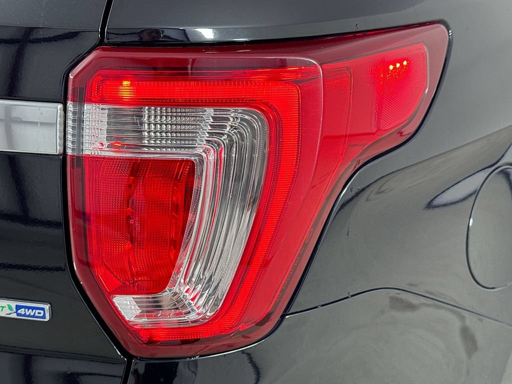 Used 2017 Ford Explorer Platinum AWD/4WD image 35