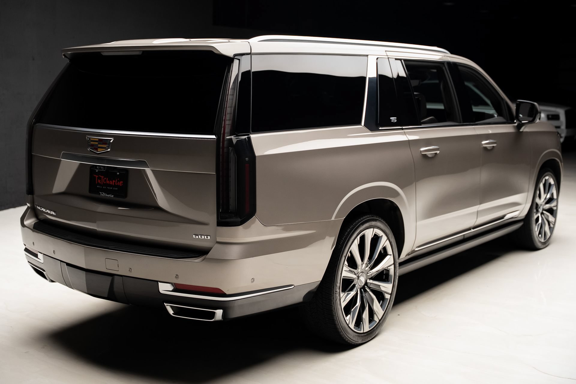 Used 2025 Cadillac Escalade ESV Premium Luxury Platinum AWD/4WD image 36