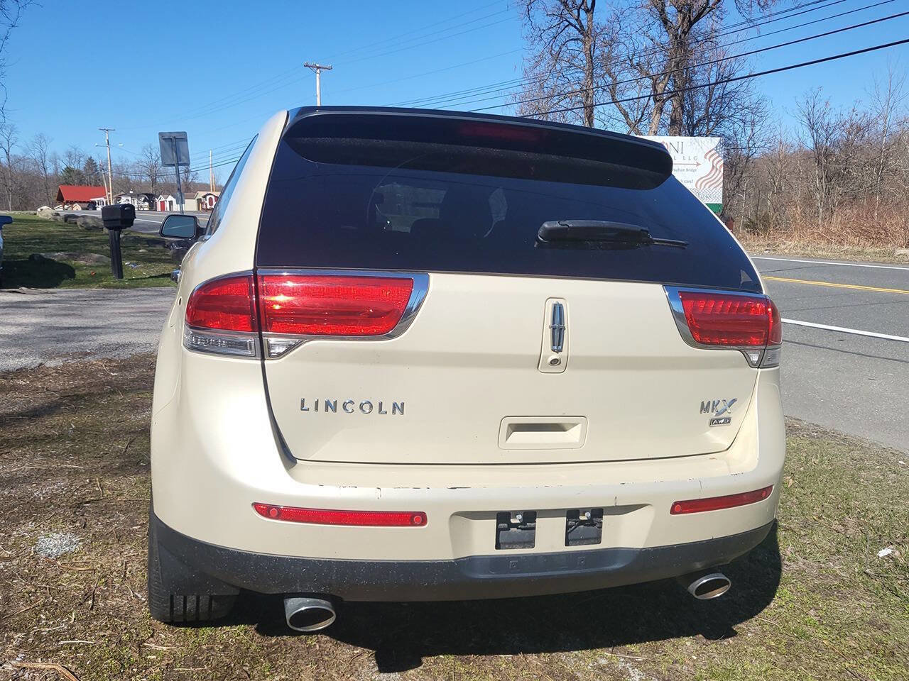 Used 2015 Lincoln MKX AWD w/ Equipment Group 102A image 24