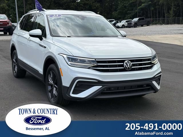 Used 2023 Volkswagen Tiguan SE FWD image 1