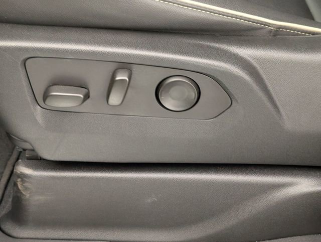 Used 2023 GMC Yukon SLT image 15