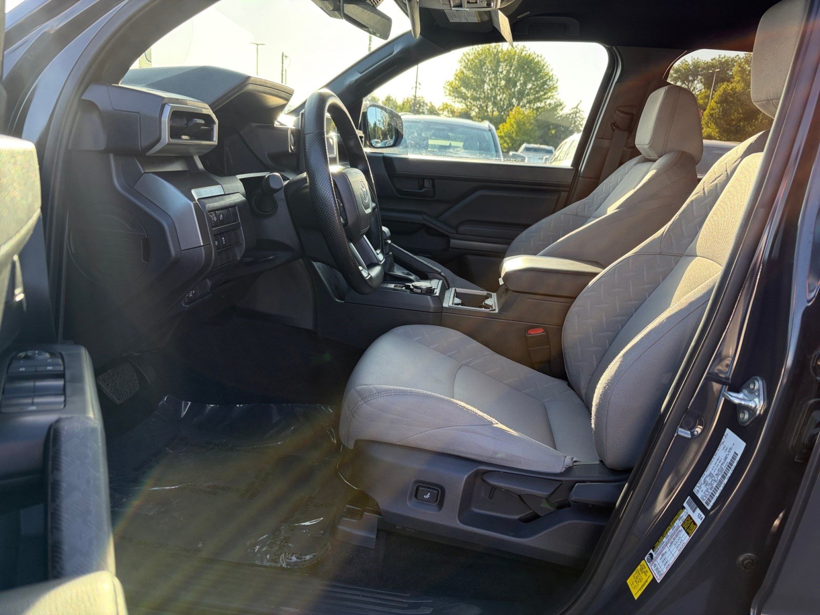 Certified 2025 Toyota Tacoma SR5 AWD/4WD image 11