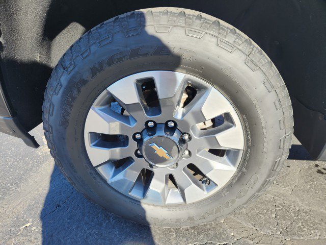 Used 2025 Chevrolet Silverado 2500 Custom w/ Custom Value Package image 10