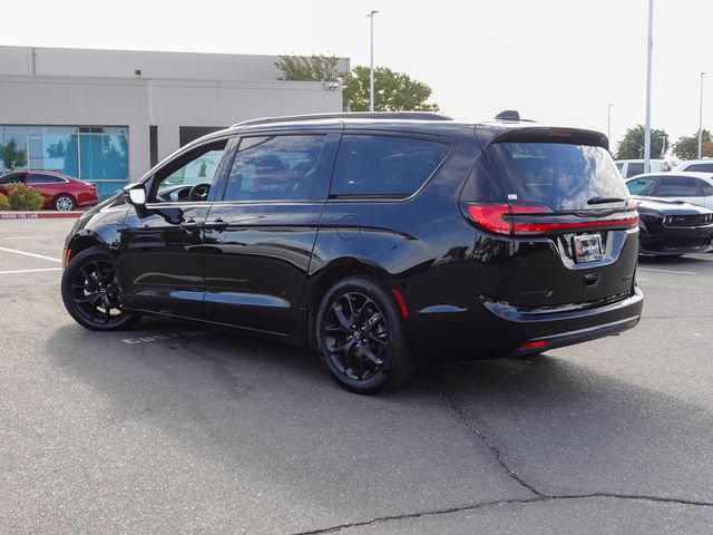 Used 2026 Chrysler Pacifica Limited w/ S Appearance Package FWD image 9