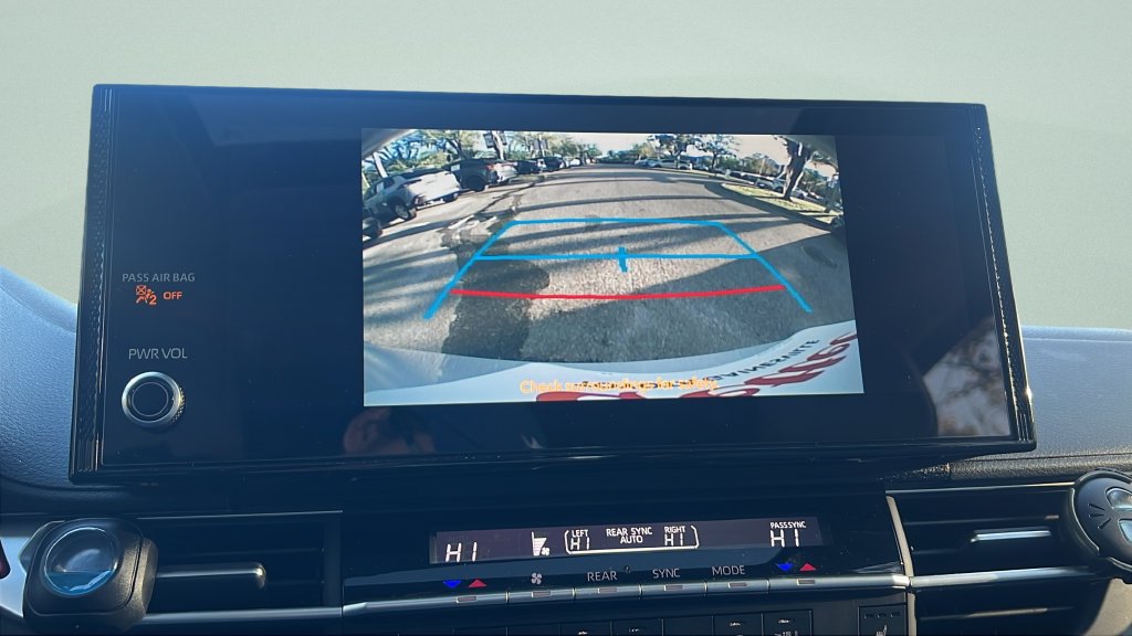 Certified 2026 Toyota Sienna XLE FWD image 19