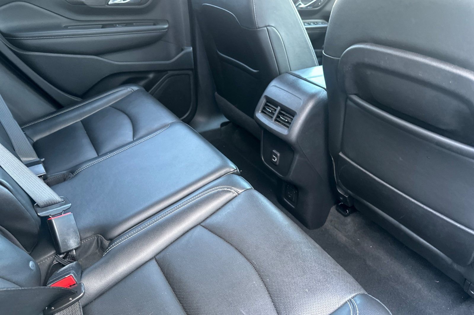 Used 2023 GMC Terrain SLT image 18