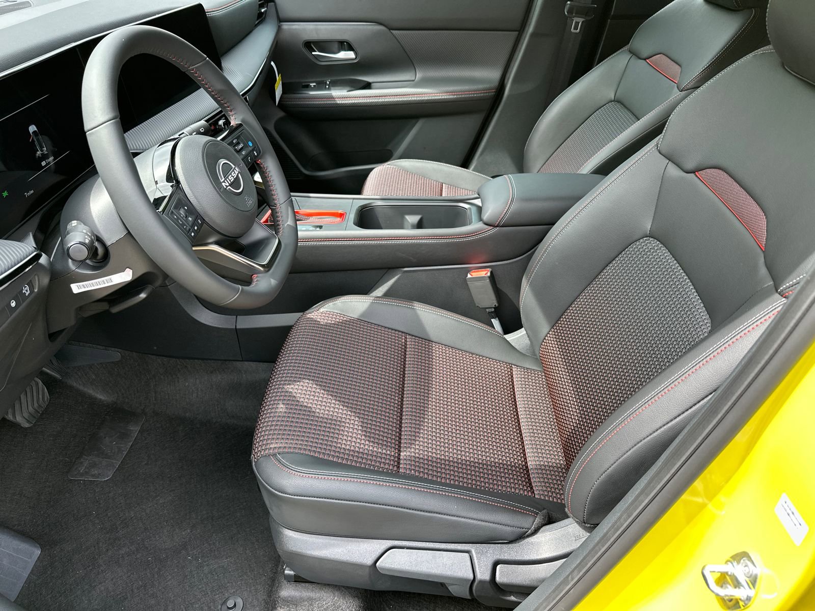 Certified 2025 Nissan Kicks SR FWD image 7