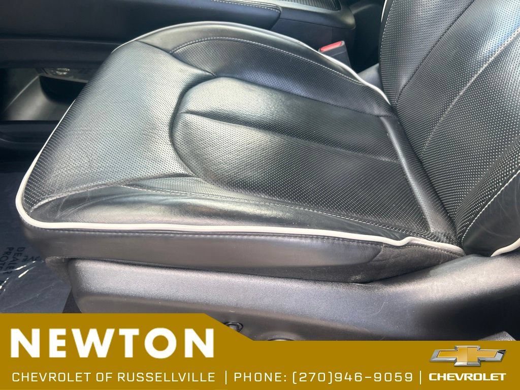 Used 2025 Chrysler Pacifica Limited FWD image 6