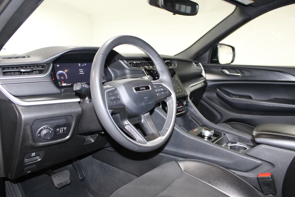 Used 2024 Jeep Grand Cherokee Altitude AWD/4WD image 17