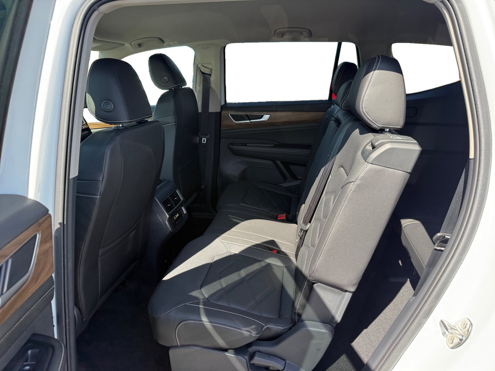 New 2026 Volkswagen Atlas SE FWD image 16
