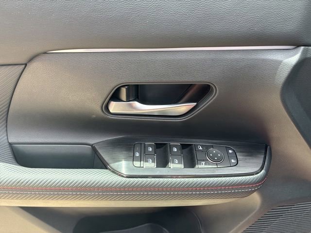 Used 2025 Nissan Kicks SR FWD image 20