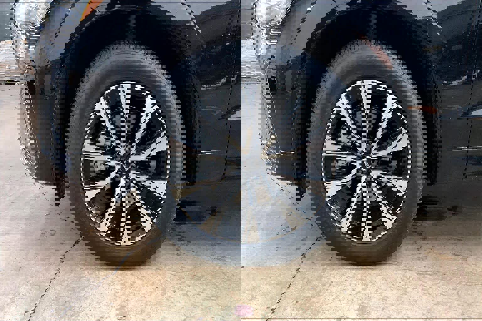 Used 2025 Volvo XC60 B5 Core w/ Protection Package Premier image 12