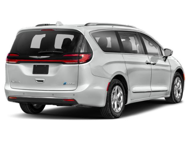 Used 2022 Chrysler Pacifica Touring-L w/ Uconnect Theater Family Group FWD image 2